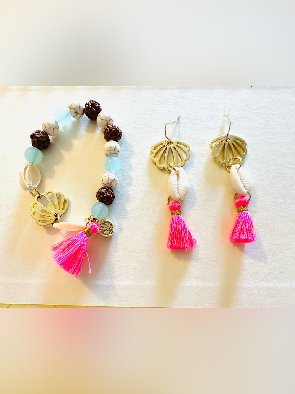 Lilly Pulitzer pink shell bead bracelet and earring set women’s
